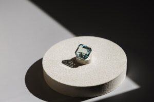 Pierre de centre de haute-joaillerie taillée par un lapidaire meilleur ouvrier de France