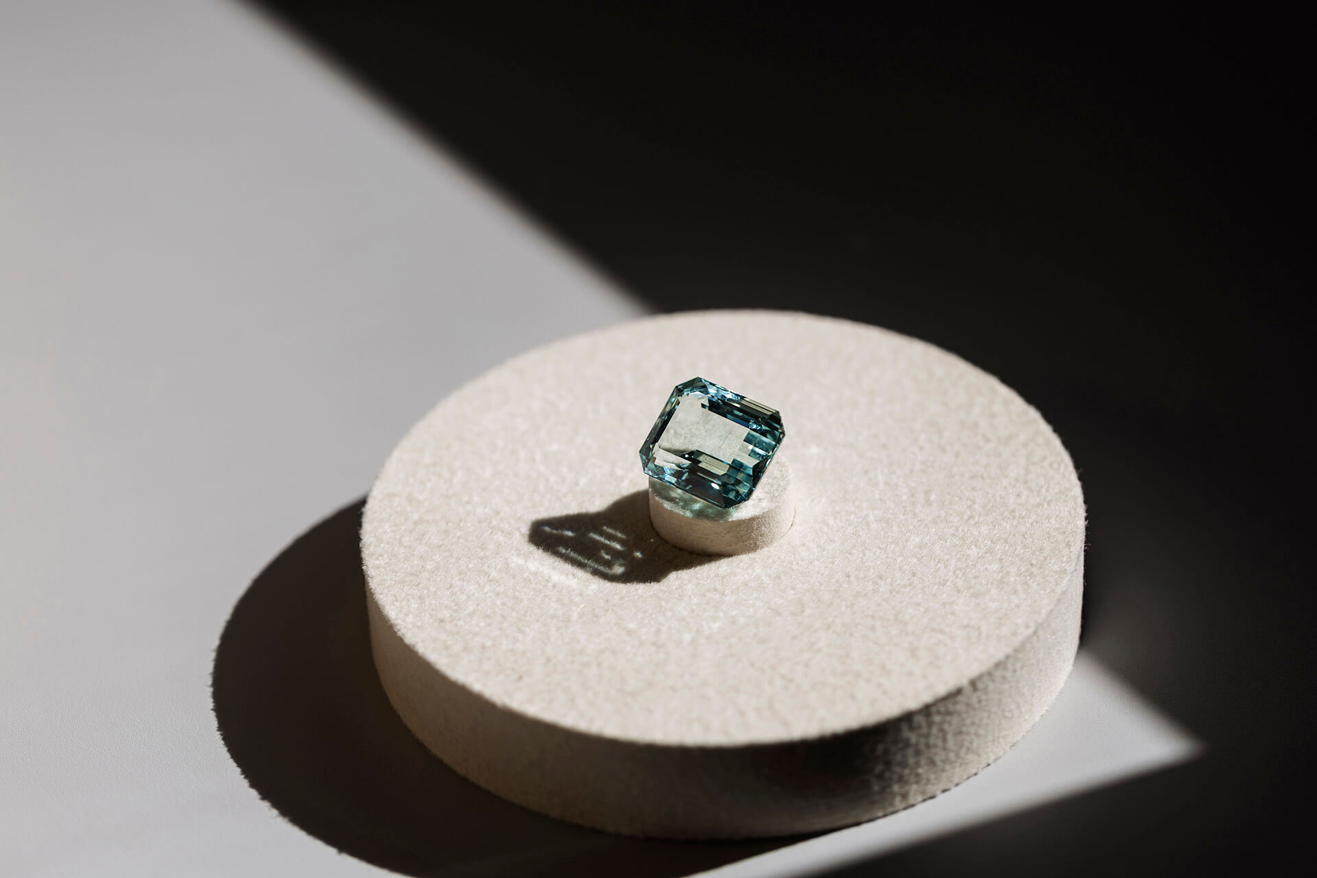 Pierre de centre de haute-joaillerie taillée par un lapidaire meilleur ouvrier de France
